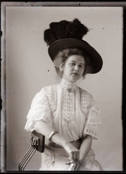 edwardian-time-machine:  Rare Female Portraits of Rural America