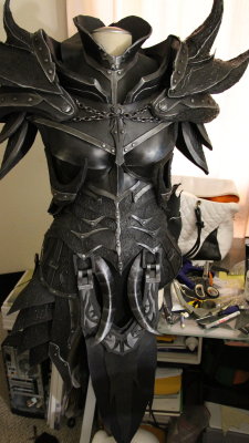 dollyleighofficial:  skyrimaddiciton: Skyrim Daedric Armor WIP