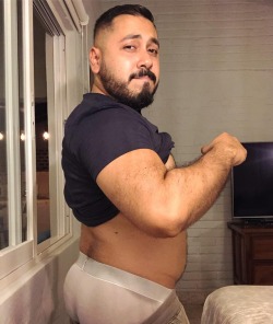 ariescub10:  #sluttysunday #sundayfunday 🍑🐻🌈https://www.instagram.com/p/BtvAsi8gSp8/?utm_source=ig_tumblr_share&igshid=1u0saf9klyzm6