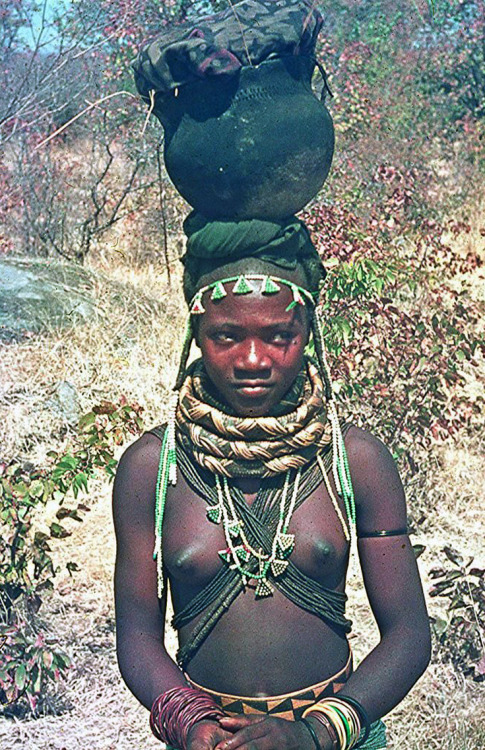 africaafrika:  Muila , southern Angola , early 50’s. Photography Andrew van der Graaf .