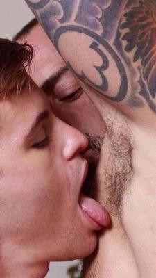 gaypissinglove:  Lick 🙏 