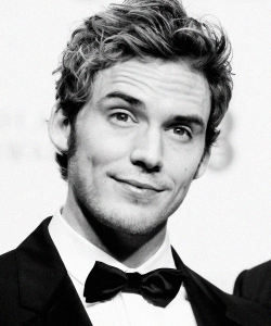 jenslawrence:  Sam Claflin @ EE British Academy Film Awards 2014 Winners