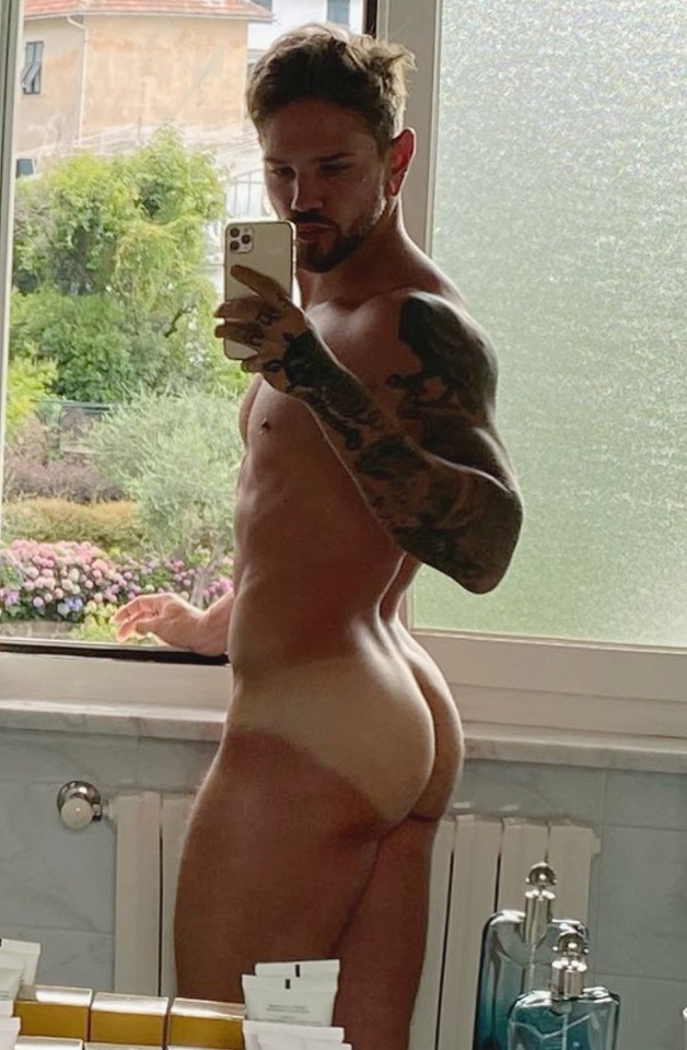 notdrunkenough:bumarama:Tan lines & tatts 