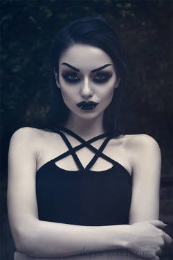 gothicandamazing:    Model/ Photo/ MUA: Darya GoncharovaOutfit: