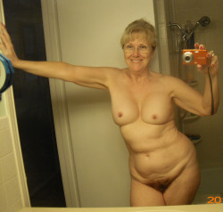 Older women   Selfies = A seismic boner event. Who wants to cause