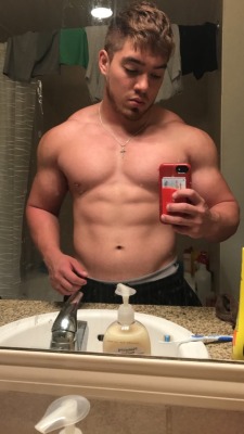 preppy-engineer:  fuckyeafoxx:  Finally over 200 pounds with