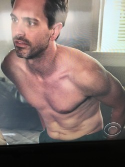 armsupguys:  Real man sexy. Thomas Sadoski 