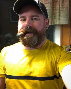 cansmoker84:  bearlywill:  Weekend Cigar Daddy.More of Me   Stud