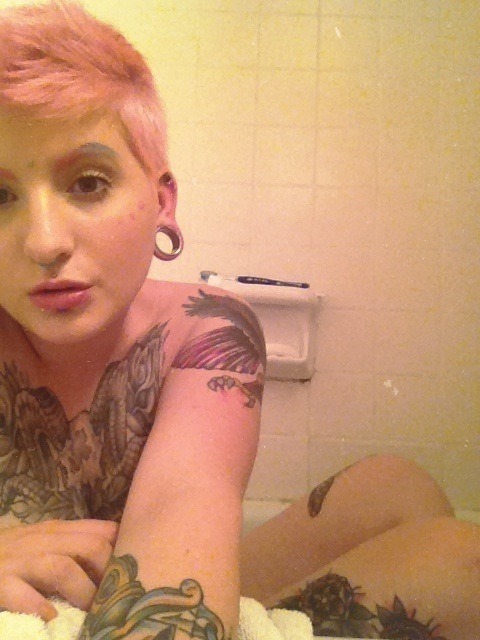tattedupandpierced:  pizza-party-princess:  baths  Very pretty and sick ink
