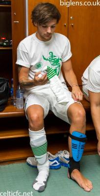 direct-news:  Louis backstage before playing today. (September