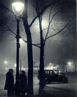 luzfosca:  Paul Wolff Droschkenplatz in Frankfurt in den 1930er