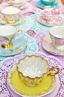 ohayo-neko:  colorful/cute teacups Cute❤,Creepy☢,Classyஜ
