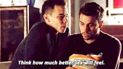 famousmeat:  Connor Walsh & Oliver make out in the HTGAWM