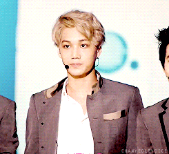 blondejongin:  he almost walked away without doing their greeting