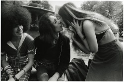 ffhum:  Central Park, Couple Kissing, Paul McDonough, 1972 source 