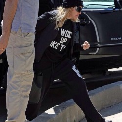 thebeyhive:  Even Madonna stans for the Queen. 