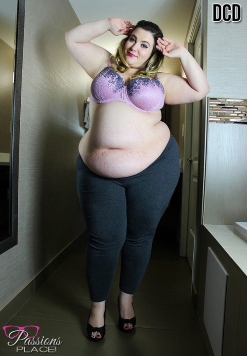 fatgirlstoo:  Passion is a stunning bbw, like just drop-dead gorgeous…..AND she’s becoming a massive cow 