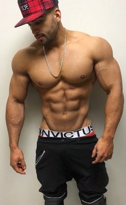 Muscular guys with big butts and fat cocks i like