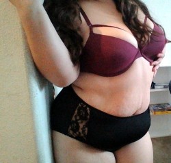 thick-curvy-love:  Just some cute, chubby pics for this afternoon.
