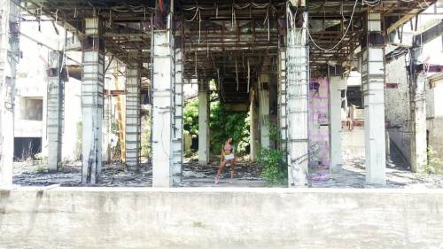 Hanging out in abandoned resorts. :)  #travel #photo #abandoned #building #outdoor #self