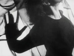 tenonder:    Meshes of the Afternoon (1943), Maya Deren and Alexander