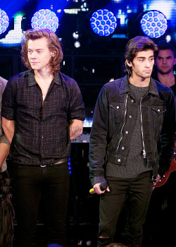 harrystylesdaily:  Dick Clark’s New Year’s Rockin’ Eve