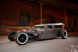 girls-n-cars:   > > girls-n-cars < <  