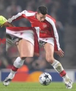 famousmennakeduk:  Robin Van Persie UK premier league player