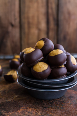 trilithbaby:  do-not-touch-my-food:  Peanut Butter Buckeyes 