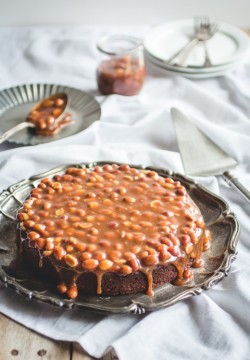 confectionerybliss:  Brownie Cake With Salted Caramel & Peanut