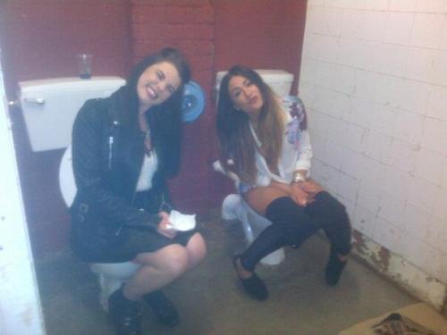 dimitrivegas:  Girls taking shits