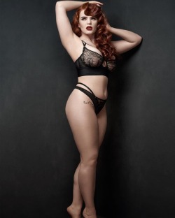 miss-deadly-red:  Although I’m not 100% happy with how my body