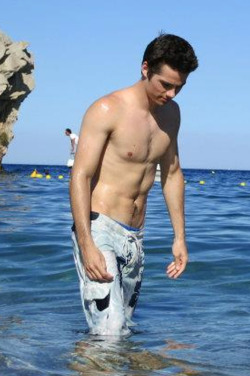 shirtlessmalecelebs:  Dylan O’brien