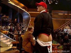 frat-bro-ass-butt-culo-botay-bum:  Eminem mooning 