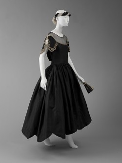 ephemeral-elegance:  Robe de Style, ca. 1926Jeanne Lanvinvia