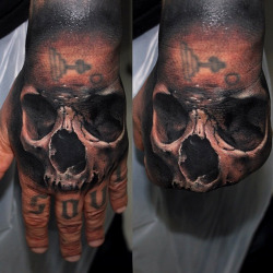 areyourparents:  thievinggenius:  Tattoo done by Riccardo Cassese.