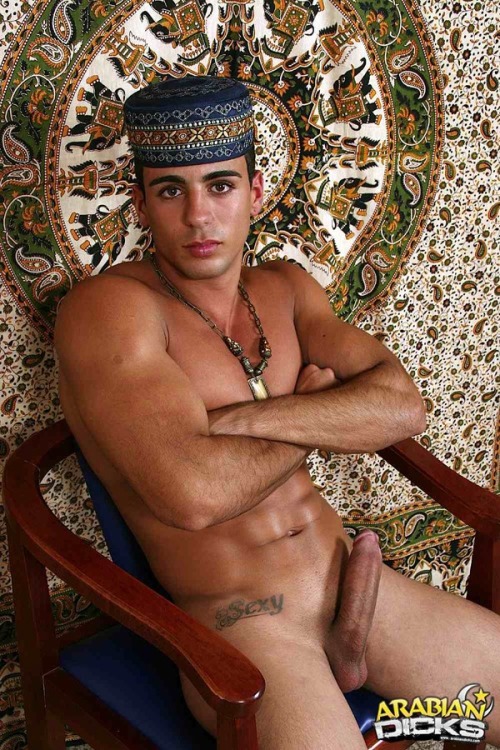 dc8x6:  ghm69:  Arabian cock  Impressive from top to bottom  