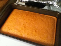 freackthehopeful:  I decided to bake a cake at three in the morning.
