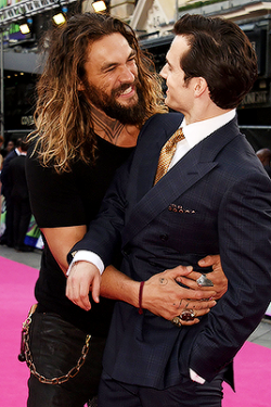 amancanfly:  Henry Cavill & Jason Momoa “Henry is a sweetheart.”