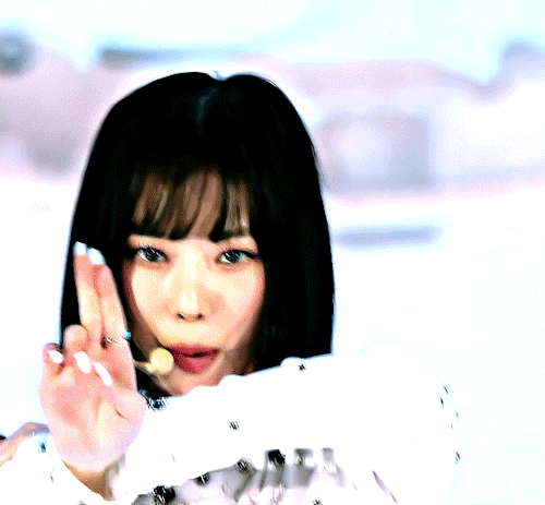 bu99erfly:  HOLD UP! 