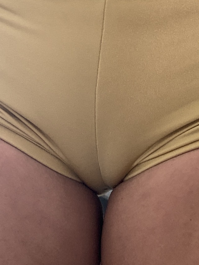 sweethang306: Sweet camel toe… 
