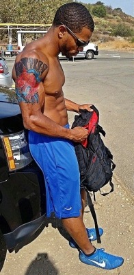 charlibal:  I wonder whats in dat bag???  I wanna know what&rsquo;s in them shorts&hellip; 