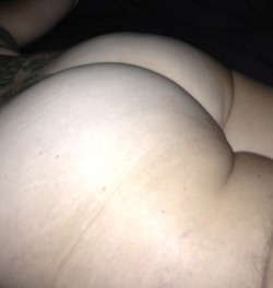 thickwives4bbc:  My thick pale wife….reblog her Thx pawg0316