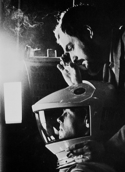 howtocatchamonster:  On the set of 2001: A Space Odyssey.