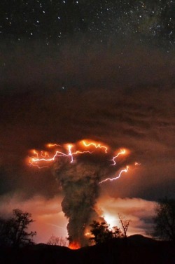 themagicofreality:  Lightning blasting down upon fumes of volcanic