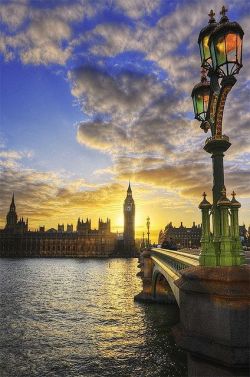 our-amazing-world:  River Thames, London Amazing World beautiful