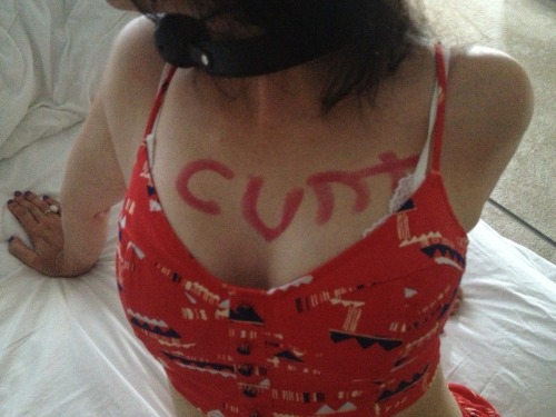 daddyslittlemodel2:  My Daddy writes my name on me then makes me suck his cock.  “Cunt”