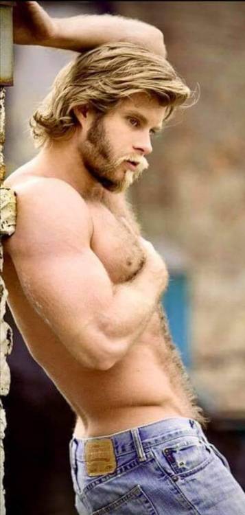 Blond & hairy - WOW!