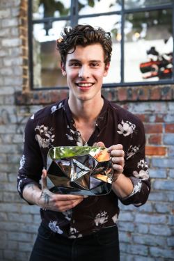 boyzoo:  Shawn Mendes with YouTube’s “Diamond Play Button”