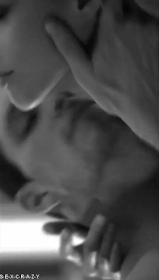 darkglamandsexy:  Noćas u klubu, svako lice mi je ličilo na